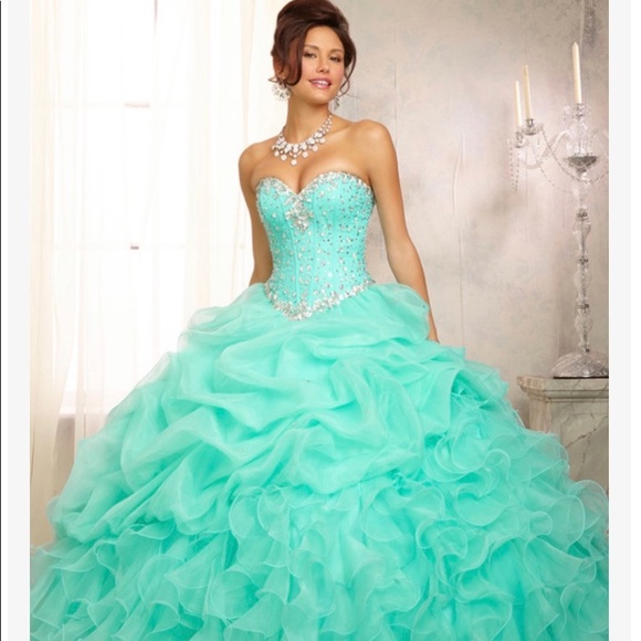 I am selling my Quinceanera dress. Wore once. - Picture 3 of 3